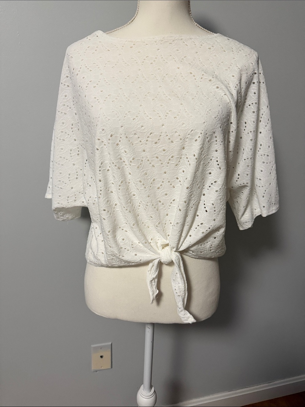 Caution to the Wind White Eyelet Tie Front Top Size Medium Boho Cottagecore